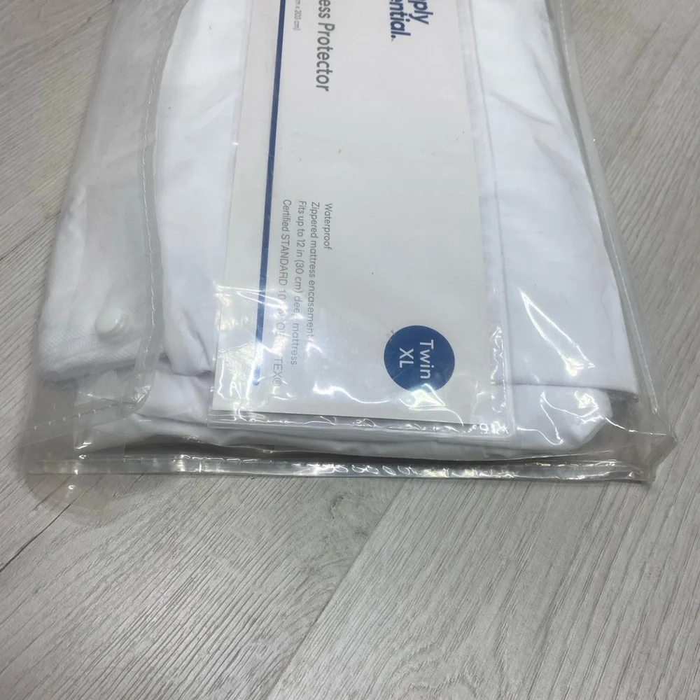 White Vinyl Mattress Protector - Twin XL